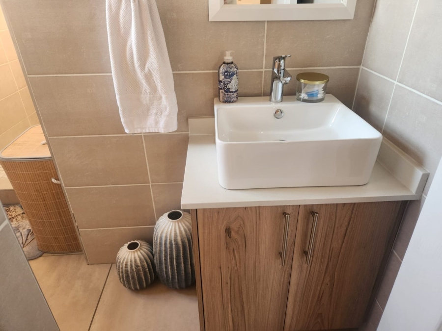 To Let 4 Bedroom Property for Rent in Ifafi North West
